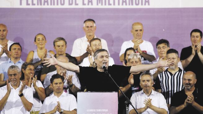clamor. Máximo Kirchner fue el orador principal del acto en Avellaneda por la candidatura de Cristina Kirchner.