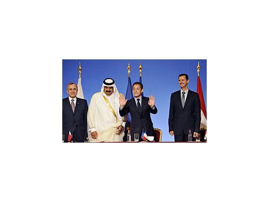 Presidente francés Nicolas Sarkozy junta al presidente libanés Michel Sleimane, Qataré Emir Hamad Khalifa Al Thani y Presidente sirio Bachar Al Assad.
