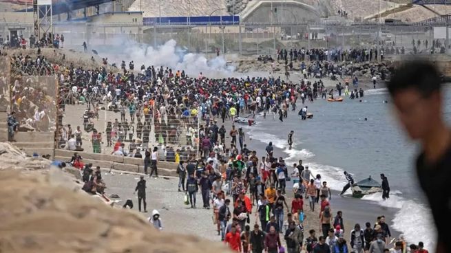 España desplega un operativo para contener la crisis migratoria.