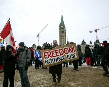 El movimiento contra las restricciones volvió a tomar fuerza tras la declaración de la emergencia, hecha por el premier Trudeau.