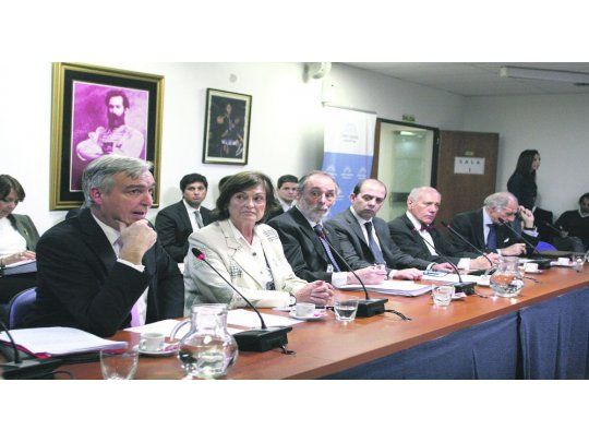 Noqueado. Constitucionalistas rechazaron la idea de “renunciar” a los fueros sólo por una cuestión de mostrar buena fe y transparencia. Éstos no son atribuciones de los diputados, sino de la Cámara que representan.