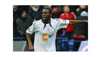 Muamba continúa internado en terapia intensiva en un sanatorio de Londres.