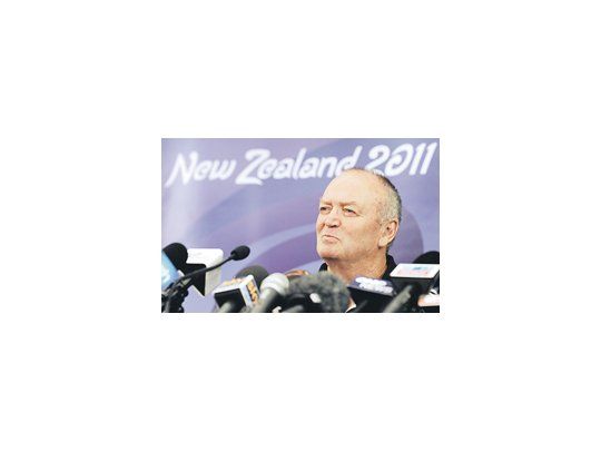 El entrenador neocelandés, recientemente consagrado campeón del mundo, Graham Henry, fue contratado por la Unión Argentina de Rugby como asesor técnico del Área de Alto Rendimiento.