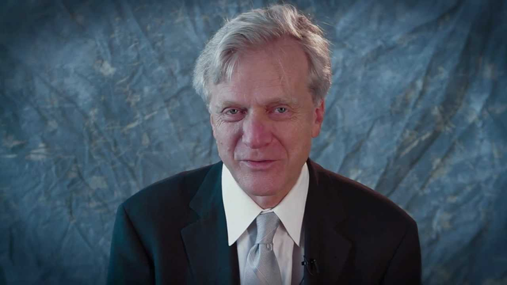 Su increíble visión lo llevó a ganar miles de millones de dólares. Su increíble visión lo llevó a ganar miles de millones de dólares.