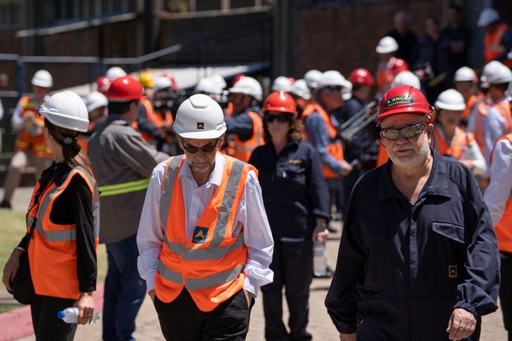 Ancap destina 7 millones de dólares del presupuesto de mantenimiento a las horas extra de los trabajadores. Ancap destina 7 millones de dólares del presupuesto de mantenimiento a las horas extra de los trabajadores.