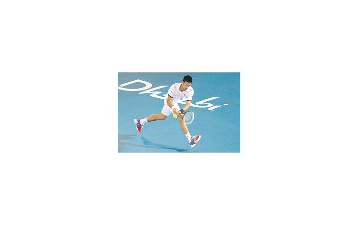 Djokovic comenzó su preparación para 2012 de la mejor manera: con una victoria ante Monfils. Hoy se las verá con Federer.