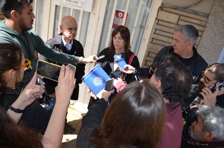 Beatriz Gentile ofreció una rueda de prensa tras denunciar a Javier Milei ante la Justicia.