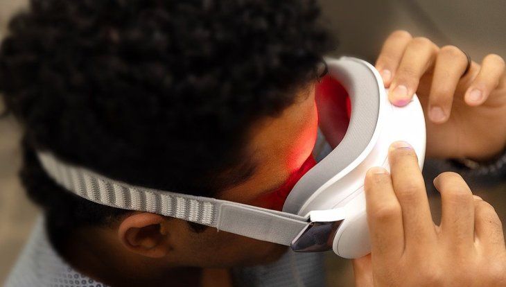 Calor controlado y luz roja e infrarroja: la propuesta apunta a reactivar la capa grasa de la lágrima, un problema que afecta a millones.