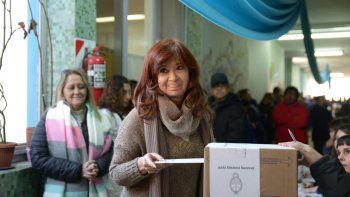La precandidata a la vicepresidencia por el Frente de Todos, Cristina Fernández de Kirchner, votó en Santa Cruz.