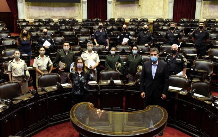 Massa y Frederic anunciaron que 128 mil empleados de seguridad tampoco pagarán ganancias