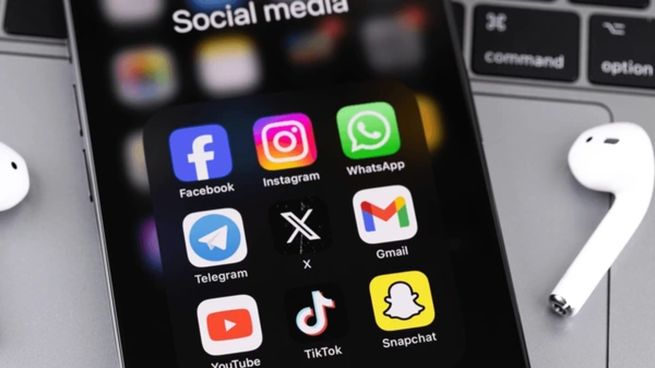 La ciudad acusa a gigantes de internet de provocar crisis de salud mental juvenil.