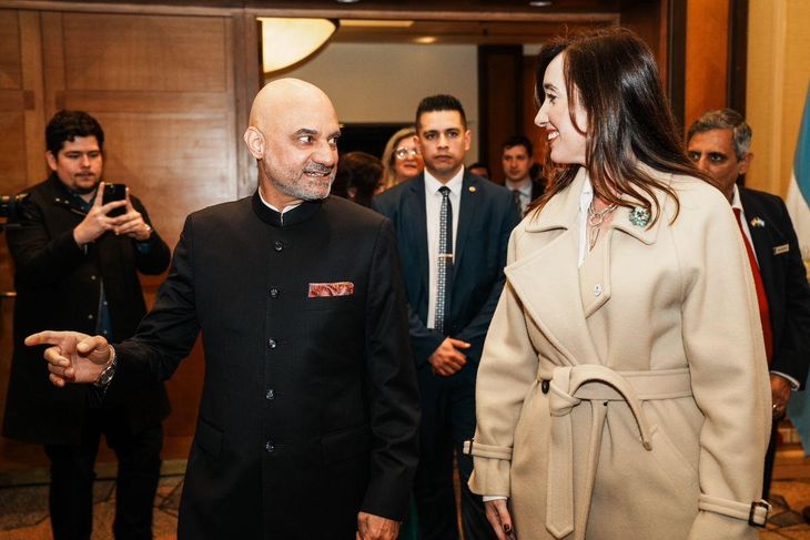 El anfitrión Dinesh Bhatia, embajador de la India, recibió a Victoria Villarruel en el eventro del Sheraton. El anfitrión Dinesh Bhatia, embajador de la India, recibió a Victoria Villarruel en el eventro del Sheraton.