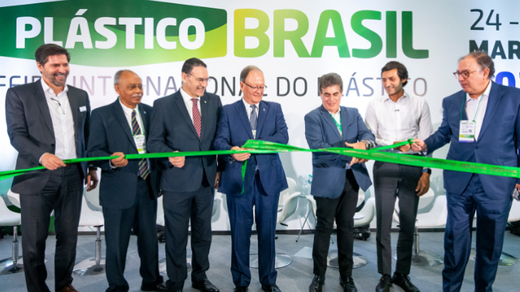 Plástico Brasil es la mayor feria de la industria del plástico de América Latina. Durante los cinco días que dura el evento se esperan alrededor de 57.000 visitantes. La iniciativa de ABIMAQ y ABIPLAST es promovida y organizada por Informa Markets Latam, y contará con más de 1.000 marcas expositoras de 20 países en la São Paulo Expo. Plástico Brasil es la mayor feria de la industria del plástico de América Latina. Durante los cinco días que dura el evento se esperan alrededor de 57.000 visitantes. La iniciativa de ABIMAQ y ABIPLAST es promovida y organizada por Informa Markets Latam, y contará con más de 1.000 marcas expositoras de 20 países en la São Paulo Expo.