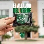 Sarmiento de Junín dio un paso innovador en el terreno del marketing deportivo con el lanzamiento de su propio alfajor. Sarmiento de Junín dio un paso innovador en el terreno del marketing deportivo con el lanzamiento de su propio alfajor.