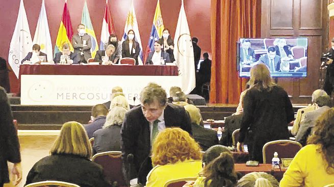 huida. Fabián “Pepín” Rodríguez Simón se fue de la sesión del Parlasur.