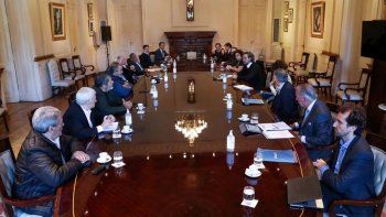 El jefe de Gabinete, Santiago Cafiero, encabez&oacute; una reuni&oacute;n con los referentes de la Uni&oacute;n Industrial Argentina, la C&aacute;mara Argentina de Comercio y Servicios y la Confederaci&oacute;n General del Trabajo.