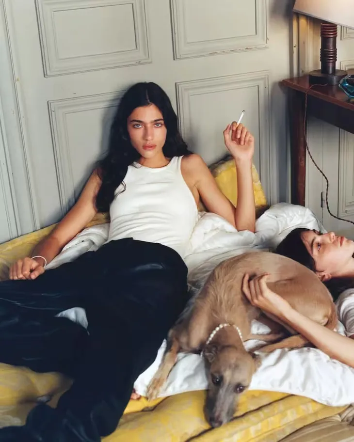 Loli Bahía, la modelo y actriz francesa que enamoró a Rosalía. Loli Bahía, la modelo y actriz francesa que enamoró a Rosalía.