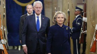 Bill y Hillary Clinton testificarán ante el Congreso de EEUU por el caso Jeffrey Epstein. Bill y Hillary Clinton testificarán ante el Congreso de EEUU por el caso Jeffrey Epstein.
