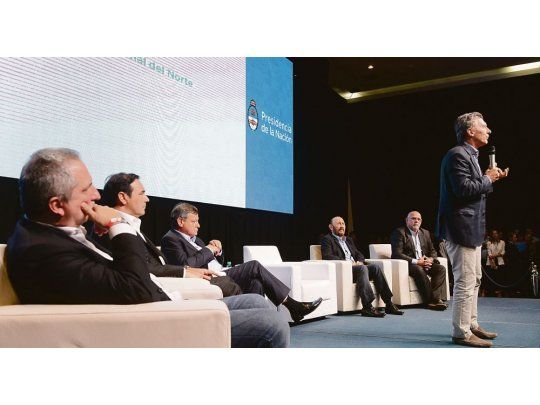 Desembarco. Macri, con los gobernadores del NEA el viernes en Resistencia y con agenda en el Plan Belgrano.
