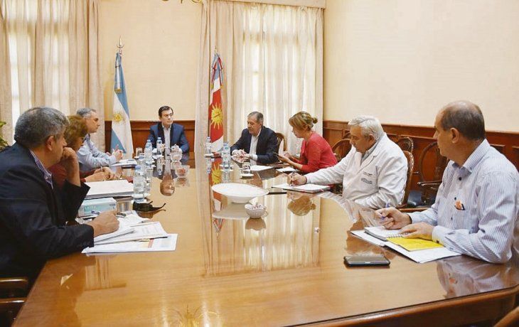medidas. El gobernador santiague&ntilde;o buscar&aacute; que comience la reactivaci&oacute;n de actividades agr&iacute;colas, forestales y en curtiembres.