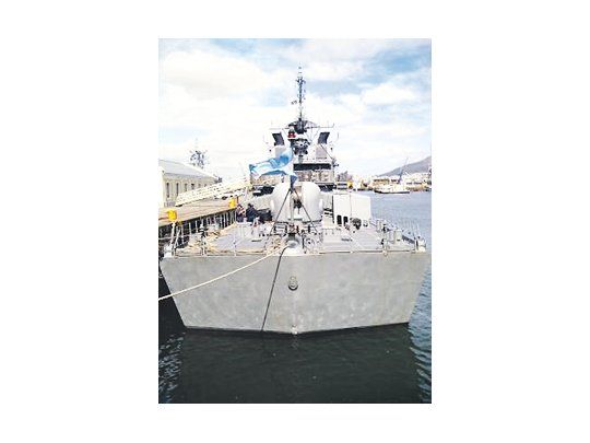 La corbeta Espora,amarrada en el puerto de Ciudad del Cabo esperando por un service que la repare. Mientras tanto, se prepara otro conflicto judicial en Sudáfrica contra el fondo Elliot.