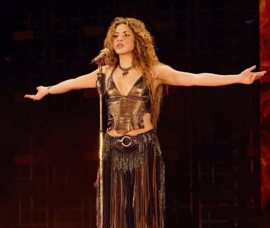 Shakira faced Antonio de la Rúa before Justice after he sued her for commercial interests. Shakira faced Antonio de la Rúa before Justice after he sued her for commercial interests.