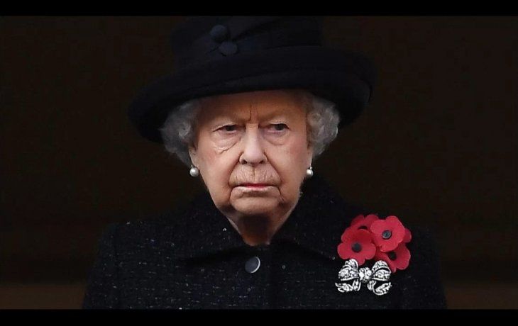 crisis en la corona: la reina isabel ii pidio una solucion rapida al megxit
