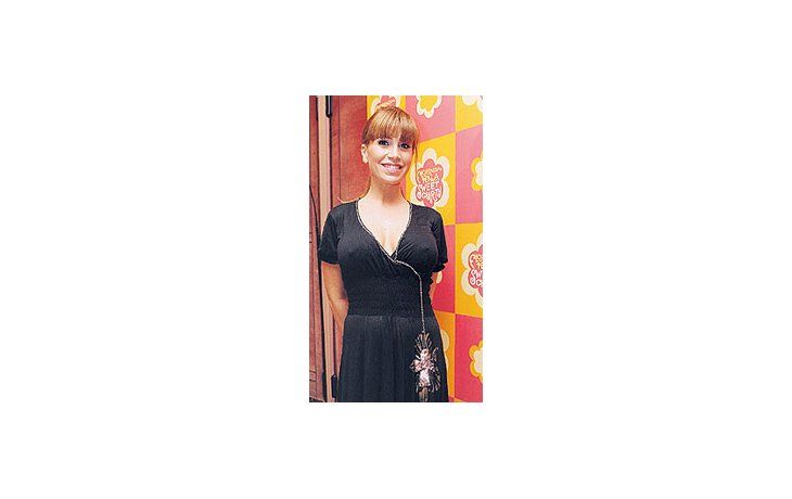FlorenciaPeña:Ahora dicenque measemejo aLucille Ball yme proponenhacer ‘Yoquiero aLucy’ en TV.Pero en 2007quiero hacercine, y másteatro».