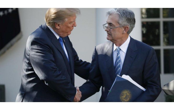 El nuevo presidente de la Reserva Federal (Fed), Jerome Powell, junto al presidente de EEUU, Donald Trump.