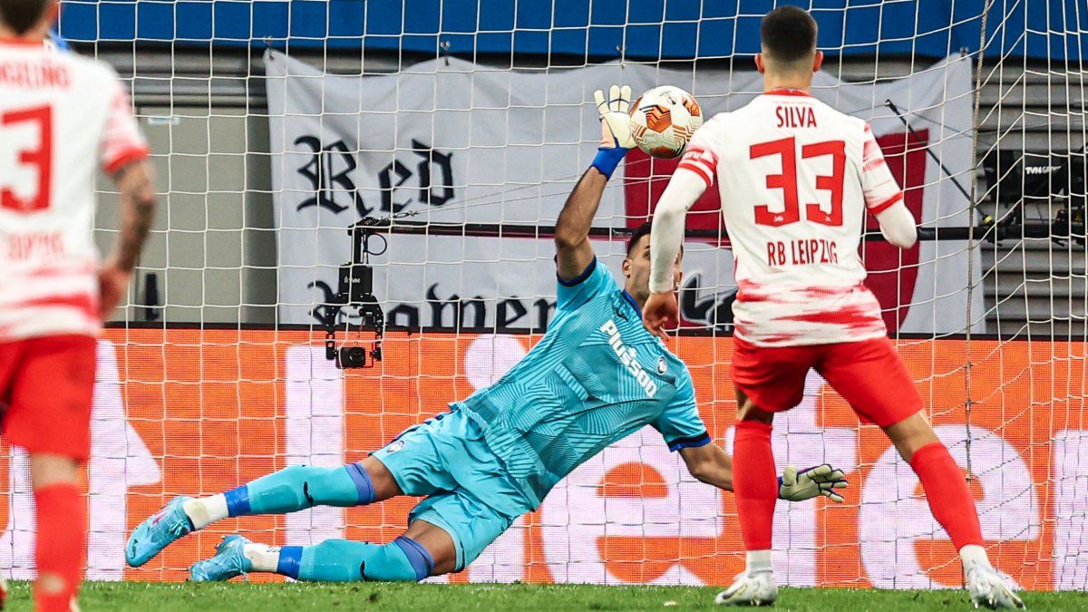 Argentine goals and saves in European cups