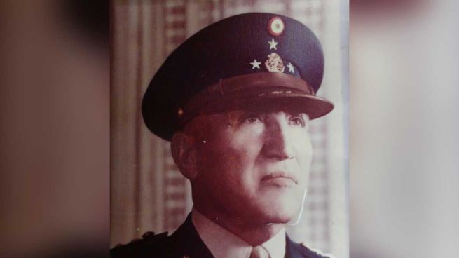 Marcelino García Barragán, secretario de la defensa nacional de 1964 a 1970, se responsabiliza por la Matanza de Tlatelolco en 1968.