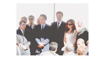 ámbito.com | El embajador Rafael Eldad, el jefe de Gobierno, Aníbal Ibarra; el canciller Rafael Bielsa, Cristina Kirchner y Jorge Telerman compartieron el palco en la recordación de los 13 años del atentado contra la Embajada de Israel.