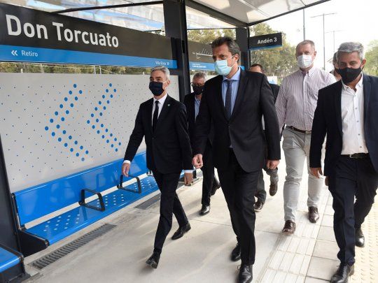Sergio Massa durante la inauguración de la renovada estación Don Torcuato en la localidad de Tigre.