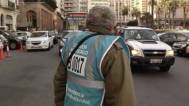 La Asociación de Cuidacoches de Uruguay comenzó a cobrar por transferencia a través de MercadoPago.