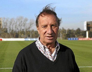 Carlos Bilardo ve los partidos de Messi. Carlos Bilardo ve los partidos de Messi.