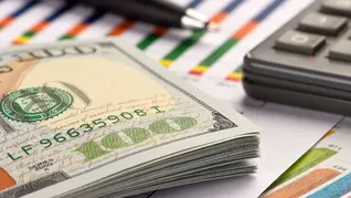 Los argentinos explican más de la mitad de los dólares depositados en Uruguay. Los argentinos explican más de la mitad de los dólares depositados en Uruguay.