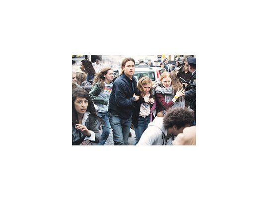 “Guerra mundial Z” es una megaproducción de despliegue, que gustará a los amantes de los grandes espectáculos, pero no a los del cine de zombies ni mucho menos a los lectores de la novela original.