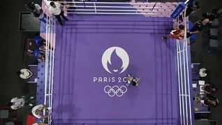 Imagen del ring olímpico de los Juegos Olímpicos Paris 2024 tras el combate de la argelina Imane Khelif y la italiana Angela Carini.