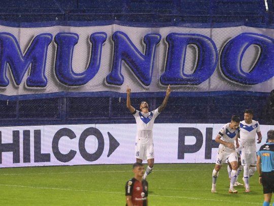 Vélez arrancó la Copa de la Liga Profesional con una victoria.