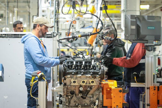 Entre enero y octubre, las terminales automotrices locales acumularon una producción total de 426.447 unidades, lo que representa un crecimiento del 2,79% en relación con el mismo período de 2024. Entre enero y octubre, las terminales automotrices locales acumularon una producción total de 426.447 unidades, lo que representa un crecimiento del 2,79% en relación con el mismo período de 2024.