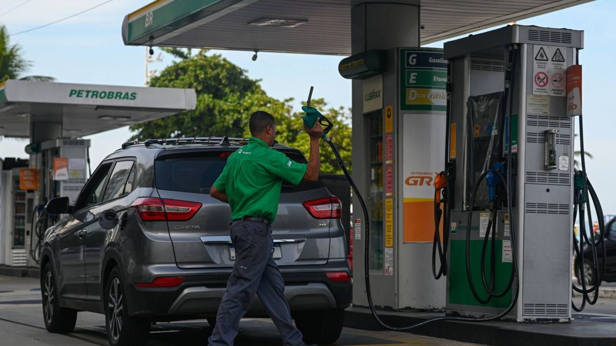 Brasil: Petrobras baja los precios de los combustibles por primera vez en el año