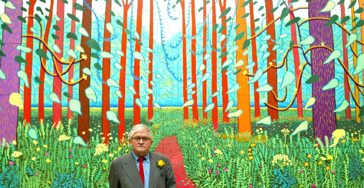Hockney junto a una de sus obras. Hockney junto a una de sus obras.