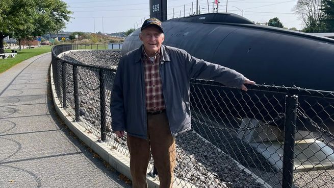 David Scott, a sus 95 años, mantiene una rutina de ejercicios que lo hace sentir más joven y activo que nunca.