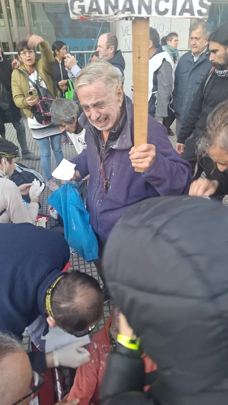 La Policía Federal reprimió a los jubilados frente al Congreso.