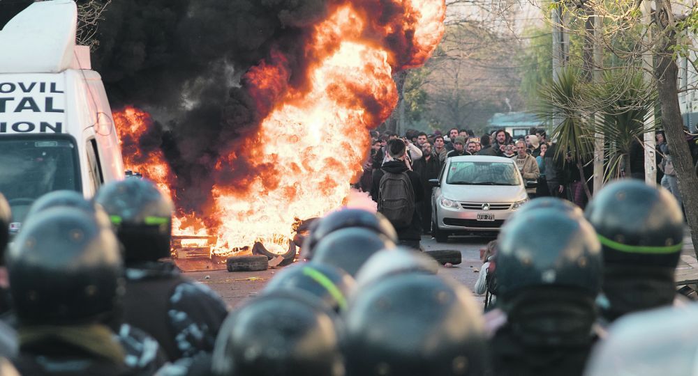 Incidentes en desalojo de planta de Pepsico (foto 1)