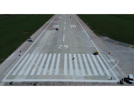 Renovación del aeropuerto de Ezeiza, en el centro de la escena. La apuesta serán los ingresos propios vía cobro de tasas aeroportuarias para obras del sector. Según cálculos de la cartera que conduce Dietrich, el total de inversión en infraestructura del área alcanzará los $ 40.000 millones el año próximo gracias también a los PPP.