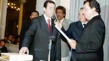 festejo. Zamora subió a su página de Facebook esta foto del 23 de marzo de 2005, cuando asumió la gobernación de Santiago del Estero e inició el ciclo del Frente Cívico al frente de la provincia.