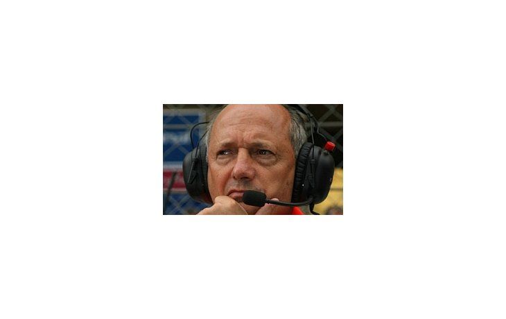 El jefe de equipo de McLaren pasó un semáforo en rojo y fue sancionado con seis meses de suspensión de su licencia de conducir.