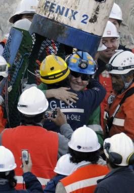 Mucha emoción luego del rescate del minero número 27, Franklin Lobos.