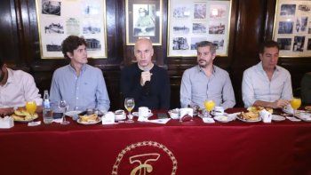 El jefe de Gobierno porteño Horacio Rodríguez Larreta encabezó el tradicional desayuno en el Café Tortoni.